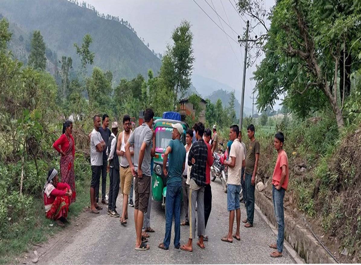 बैतडीमा अटो र मोटरसाईकल एकआपसमा ठोक्किदा ५ जना घाइते 